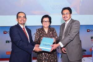 Dr Nik Ramlah Mahmood, Deputy CEO of the Securities Commission Malaysia (middle) at the launch of the publication ‘Islamic Capital Markets: Principles and Practices” with Prof Akram Laldin, CEO of The International Shari’ah Research Academy for Islamic Finance (ISRA) (left) and Mohd Izani Ghani, Chief Financial Officer, Khazanah Nasional Berhad (right). 